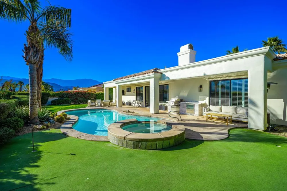 33 Calle La Reina Rancho Mirage, CA 92270