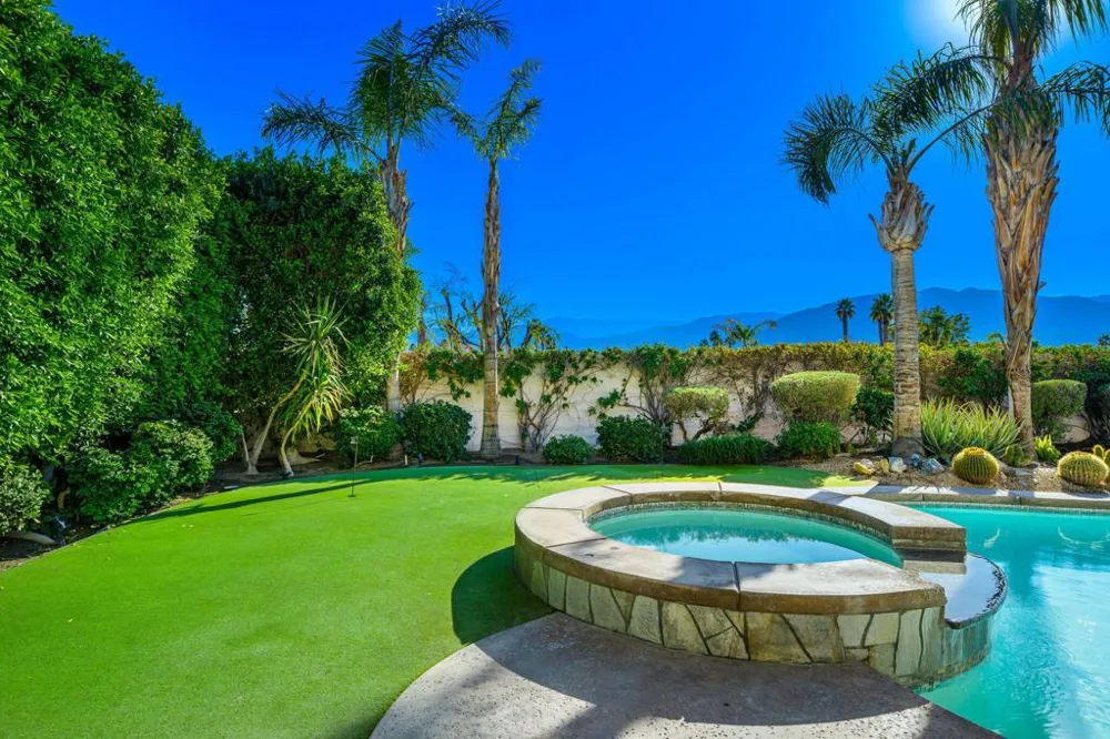 33 Calle La Reina Rancho Mirage, CA 92270