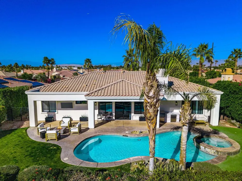 33 Calle La Reina Rancho Mirage, CA 92270