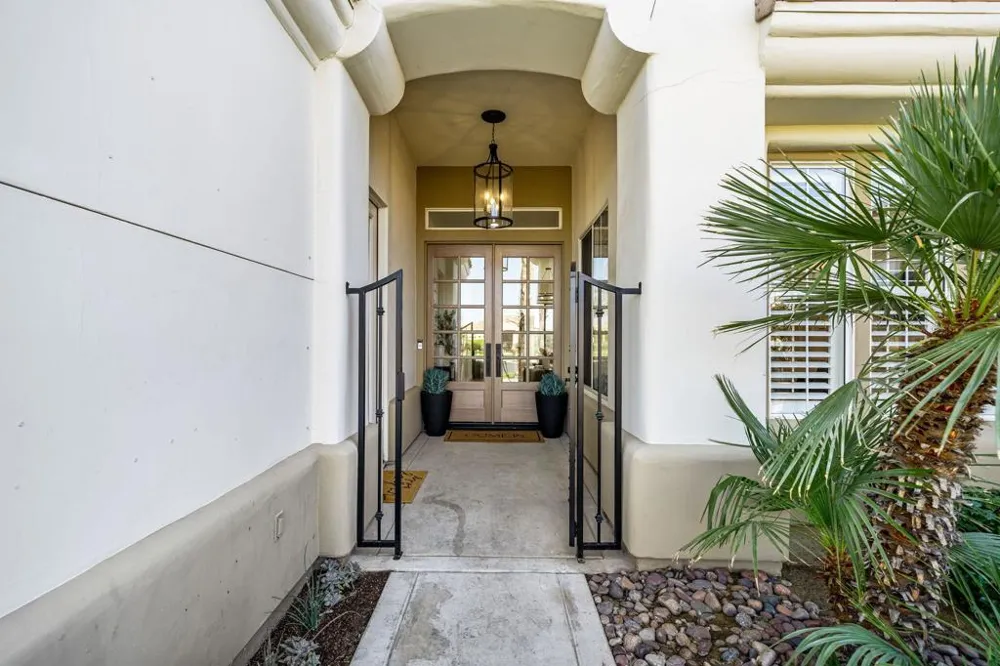 33 Calle La Reina Rancho Mirage, CA 92270