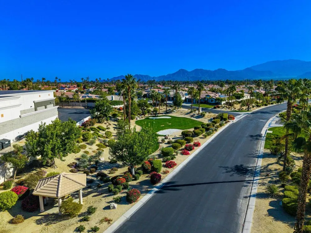 33 Calle La Reina Rancho Mirage, CA 92270