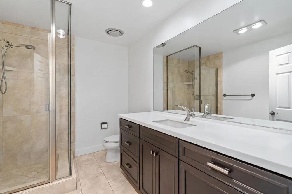 1630 La Reina Way #3c Palm Springs, CA 92264