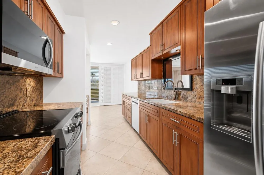 1630 La Reina Way #3c Palm Springs, CA 92264