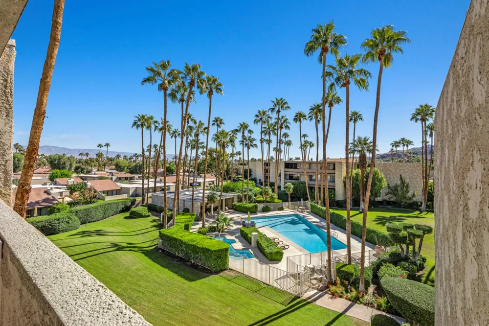1630 La Reina Way #3c Palm Springs, CA 92264