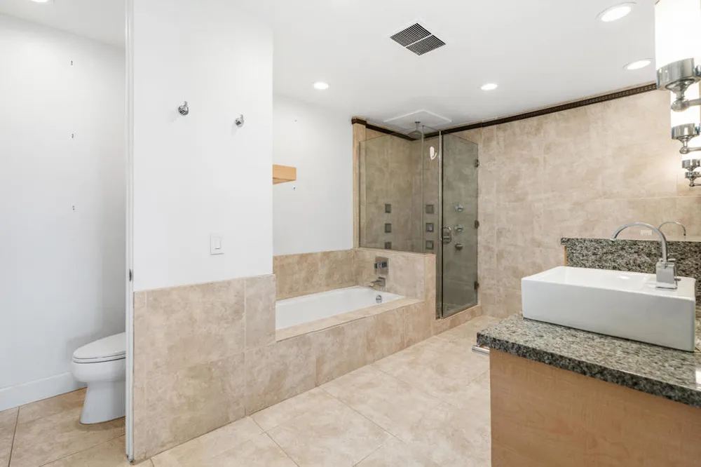 1630 La Reina Way #3c Palm Springs, CA 92264