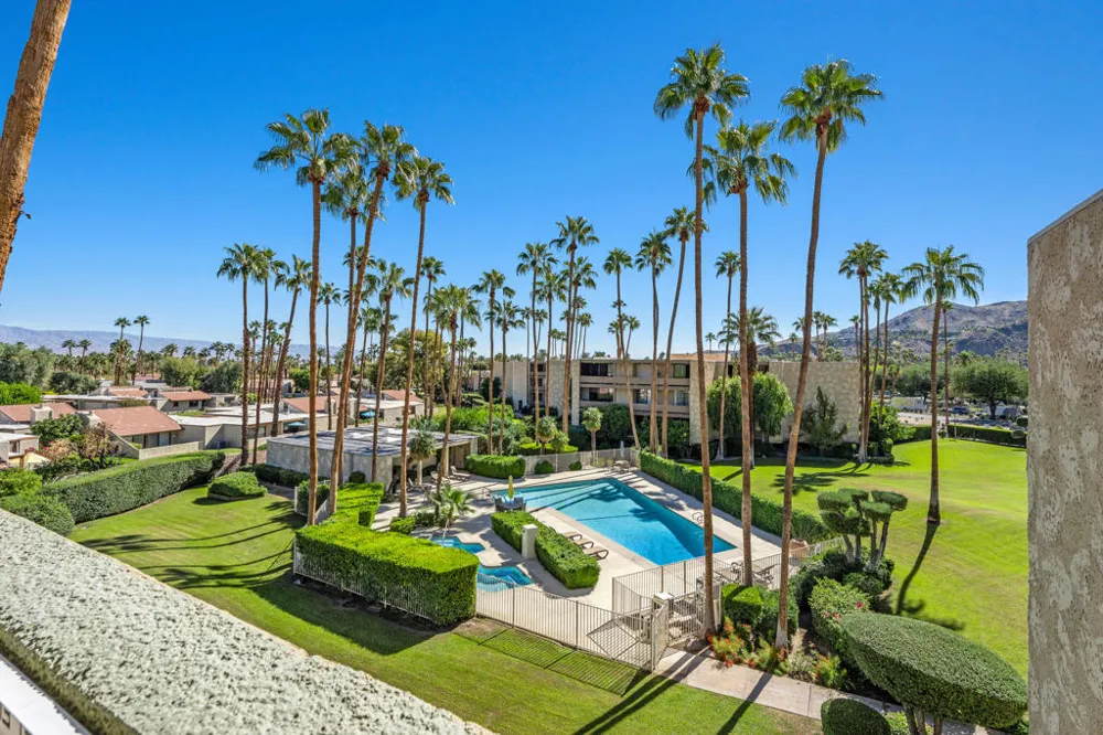1630 La Reina Way #3c Palm Springs, CA 92264
