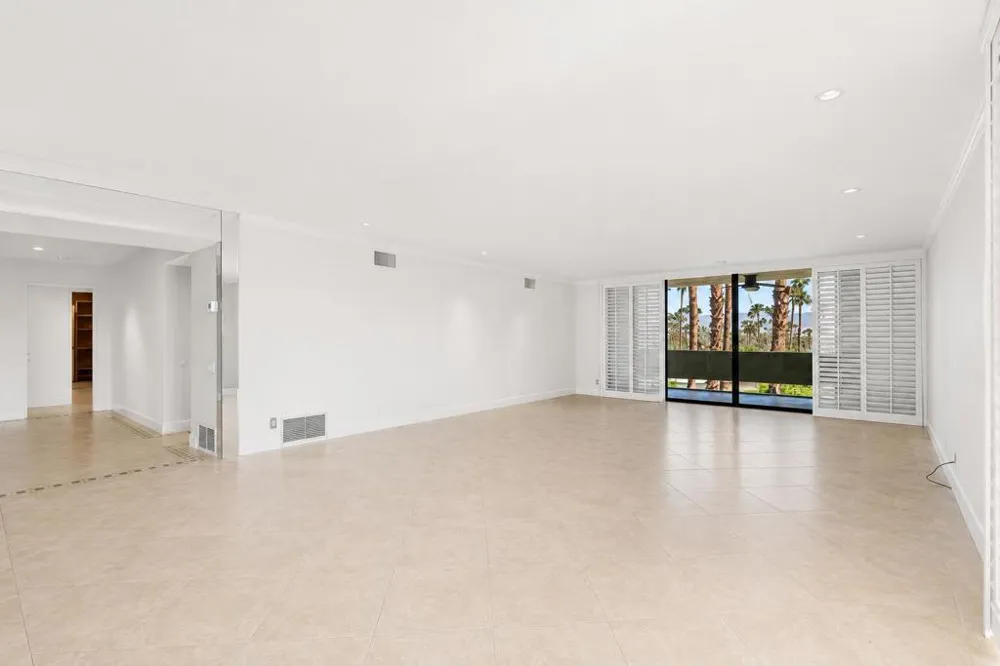 1630 La Reina Way #3c Palm Springs, CA 92264