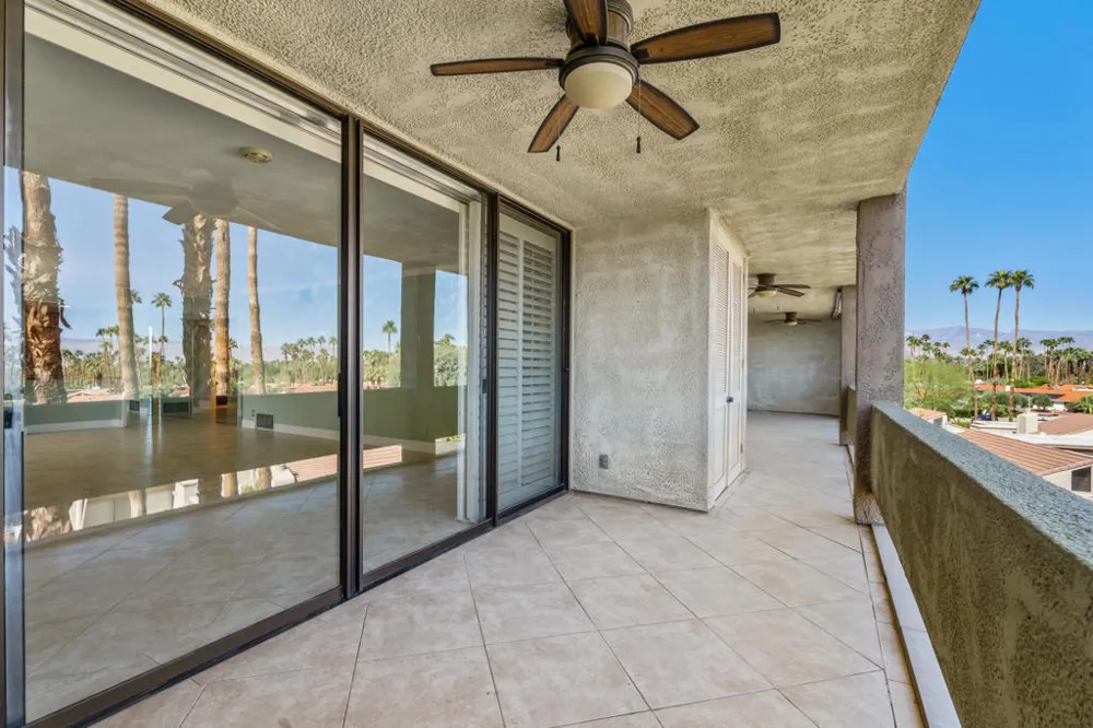1630 La Reina Way #3c Palm Springs, CA 92264