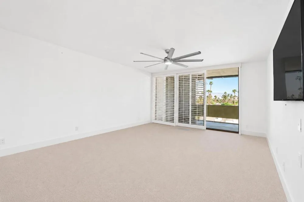 1630 La Reina Way #3c Palm Springs, CA 92264