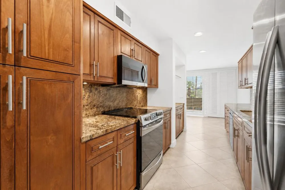 1630 La Reina Way #3c Palm Springs, CA 92264