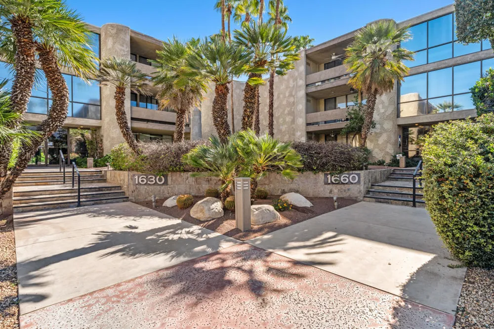 1630 La Reina Way #3c Palm Springs, CA 92264