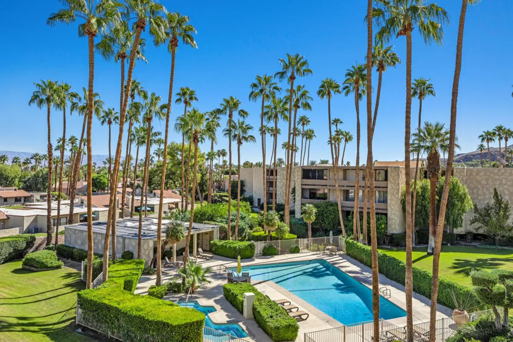 1630 La Reina Way #3c Palm Springs, CA 92264