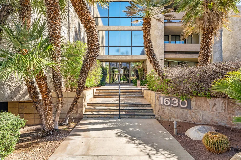 1630 La Reina Way #3c Palm Springs, CA 92264