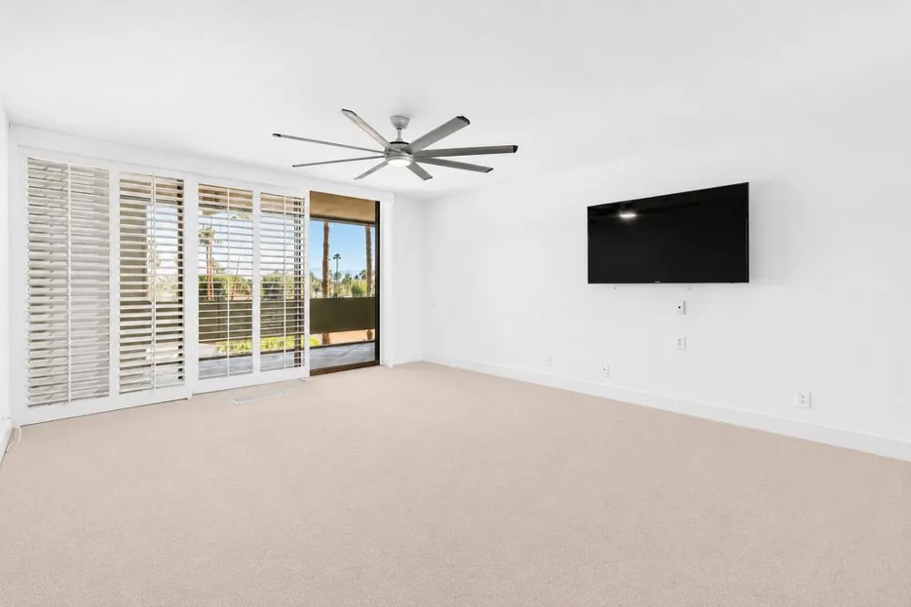 1630 La Reina Way #3c Palm Springs, CA 92264