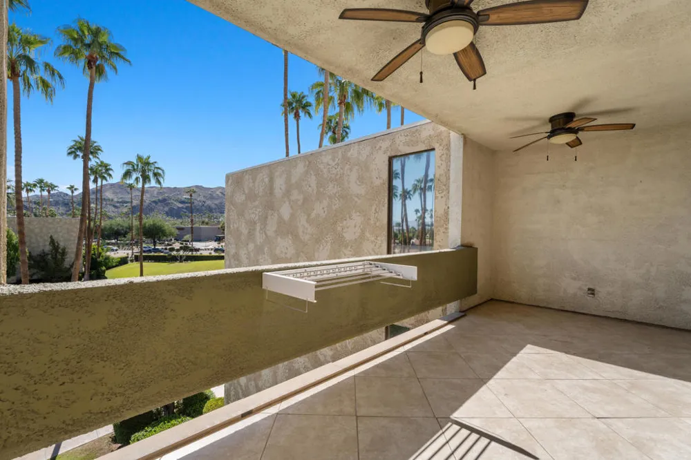 1630 La Reina Way #3c Palm Springs, CA 92264
