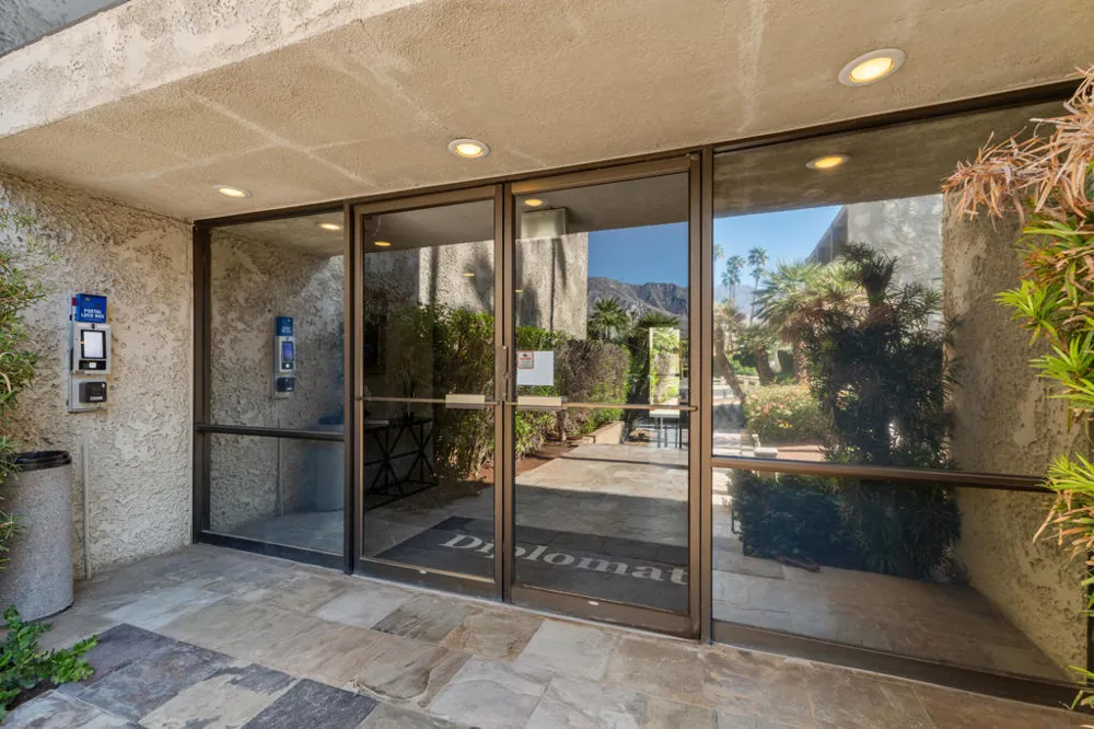 1630 La Reina Way #3c Palm Springs, CA 92264
