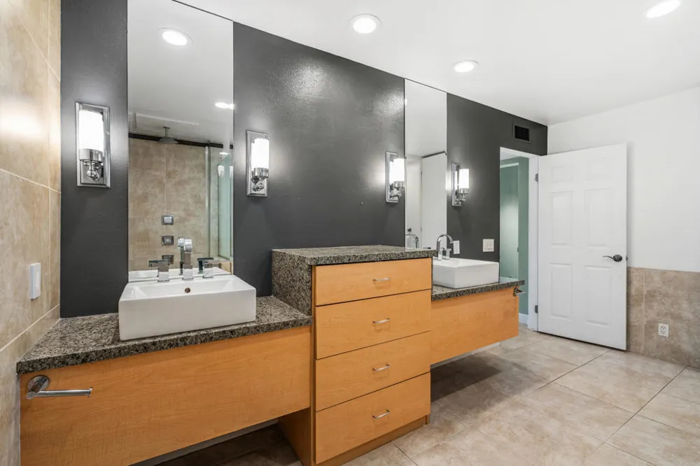 1630 La Reina Way #3c Palm Springs, CA 92264