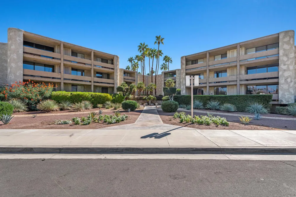 1630 La Reina Way #3c Palm Springs, CA 92264