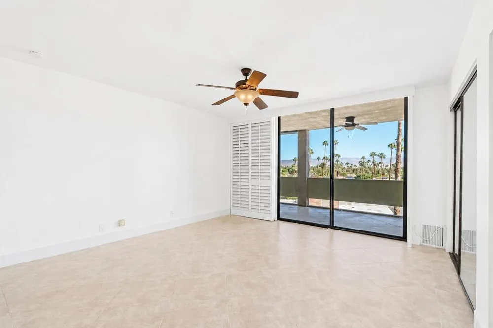 1630 La Reina Way #3c Palm Springs, CA 92264