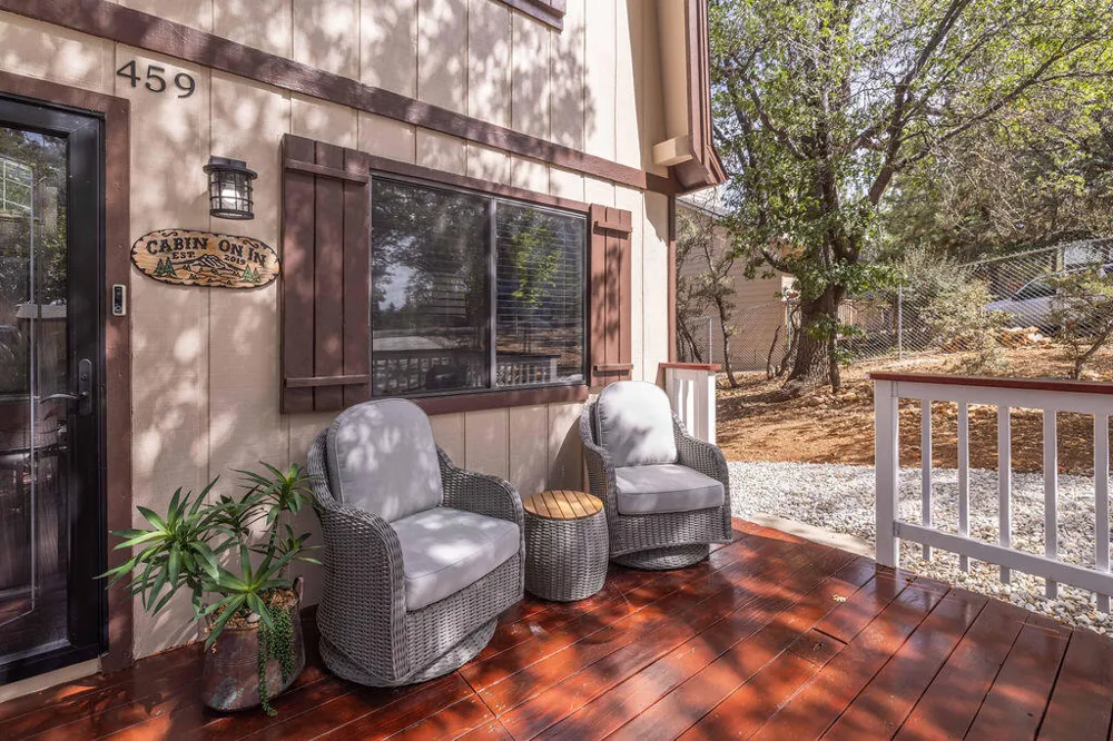 459 Inyo Avenue Sugarloaf, CA 92386