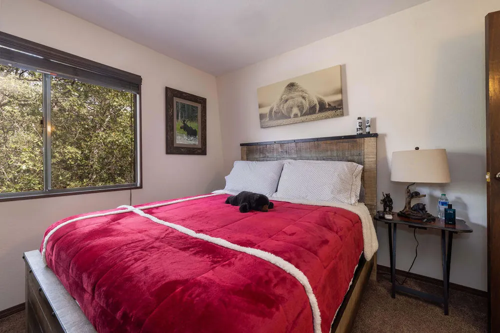 459 Inyo Avenue Sugarloaf, CA 92386