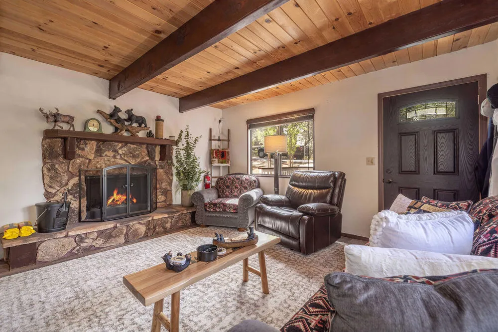 459 Inyo Avenue Sugarloaf, CA 92386