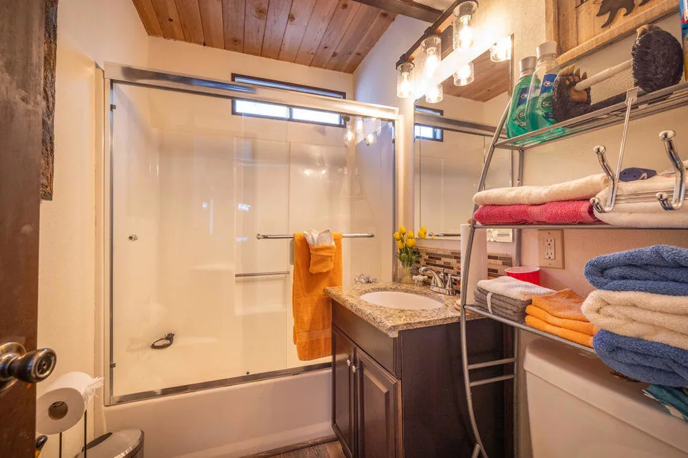459 Inyo Avenue Sugarloaf, CA 92386