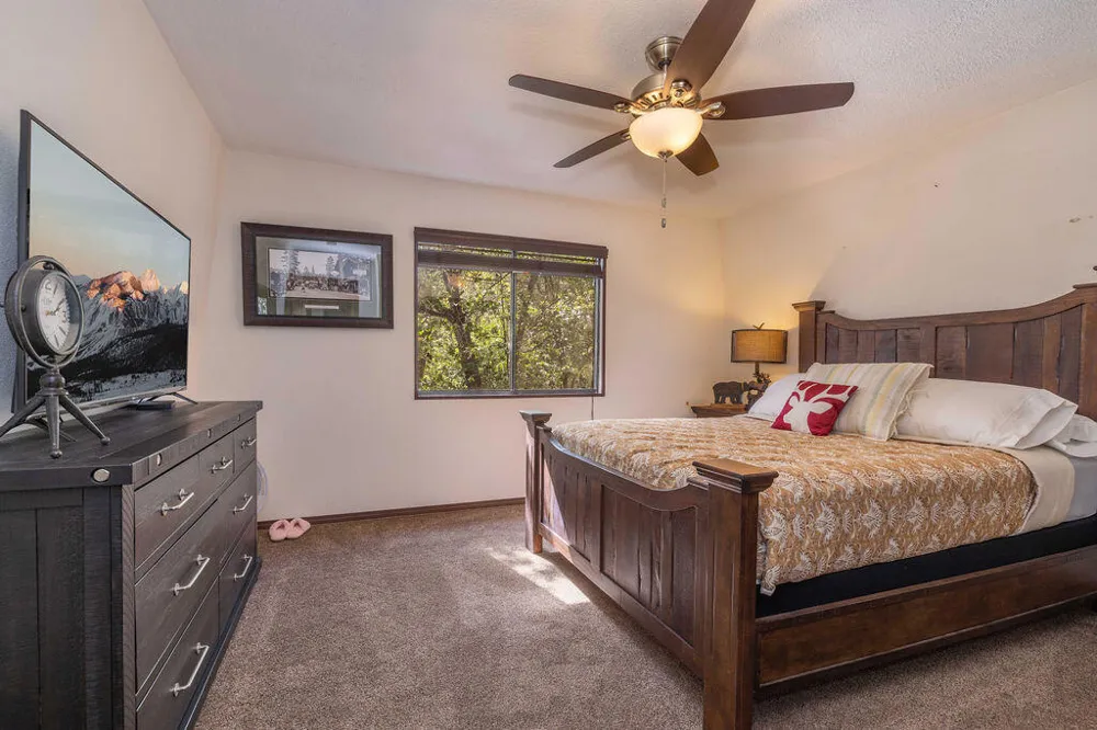 459 Inyo Avenue Sugarloaf, CA 92386