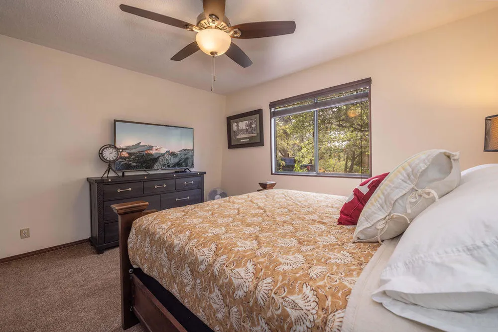 459 Inyo Avenue Sugarloaf, CA 92386