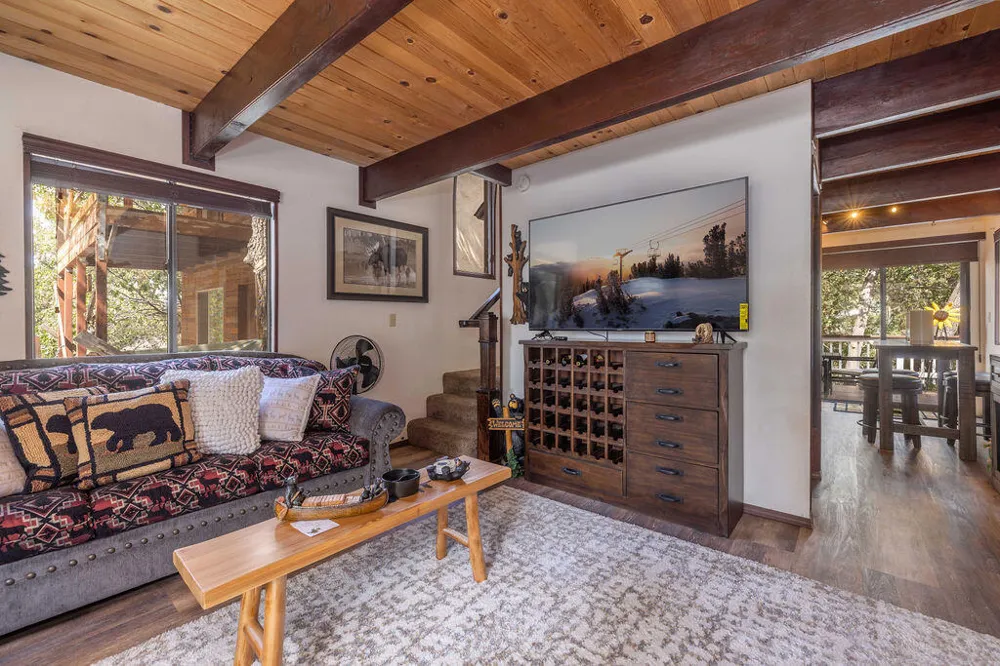 459 Inyo Avenue Sugarloaf, CA 92386