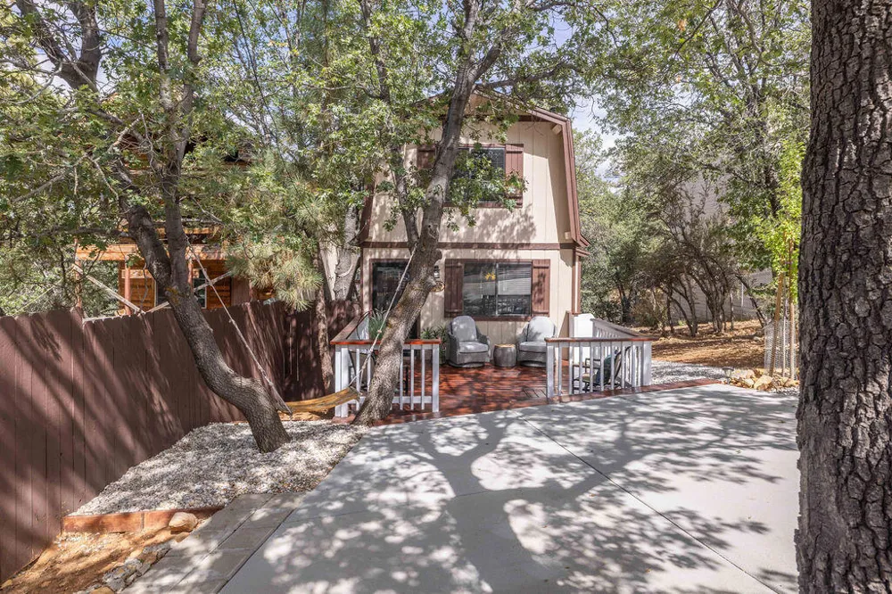 459 Inyo Avenue Sugarloaf, CA 92386