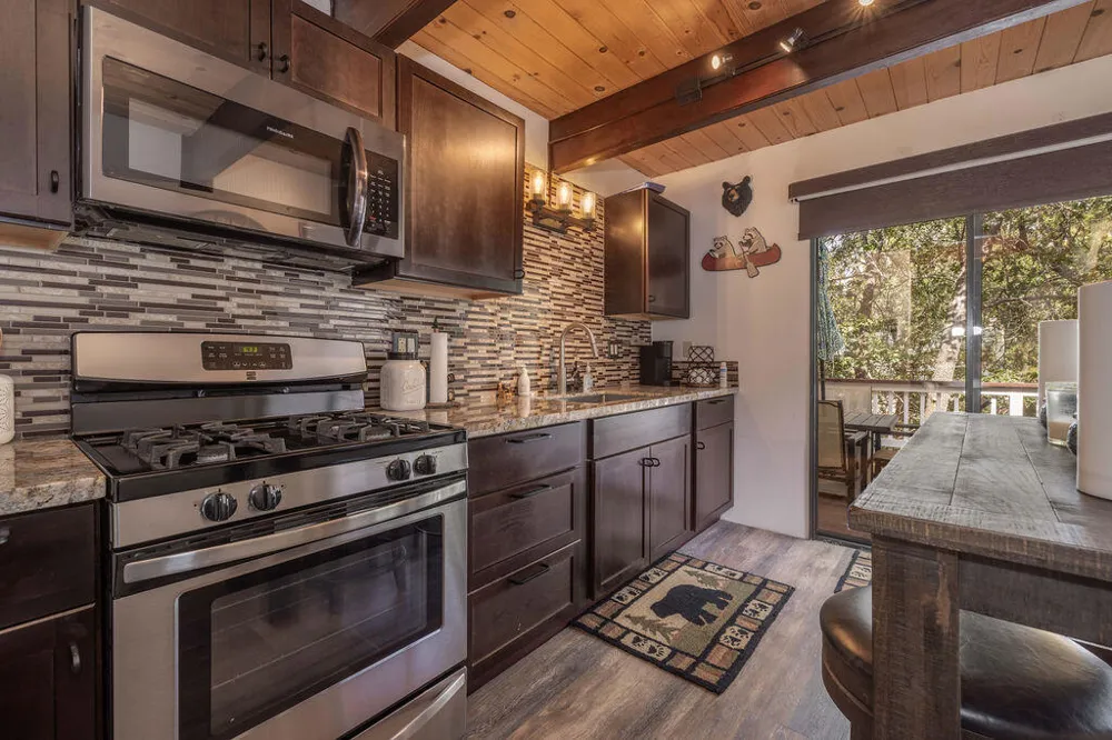 459 Inyo Avenue Sugarloaf, CA 92386
