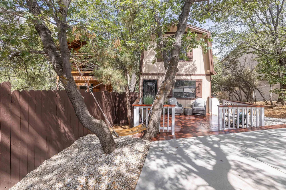 459 Inyo Avenue Sugarloaf, CA 92386