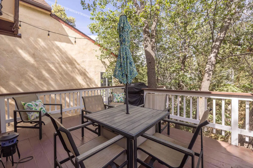 459 Inyo Avenue Sugarloaf, CA 92386