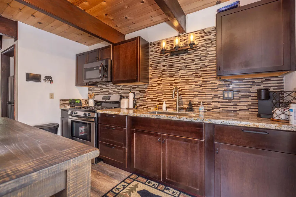 459 Inyo Avenue Sugarloaf, CA 92386