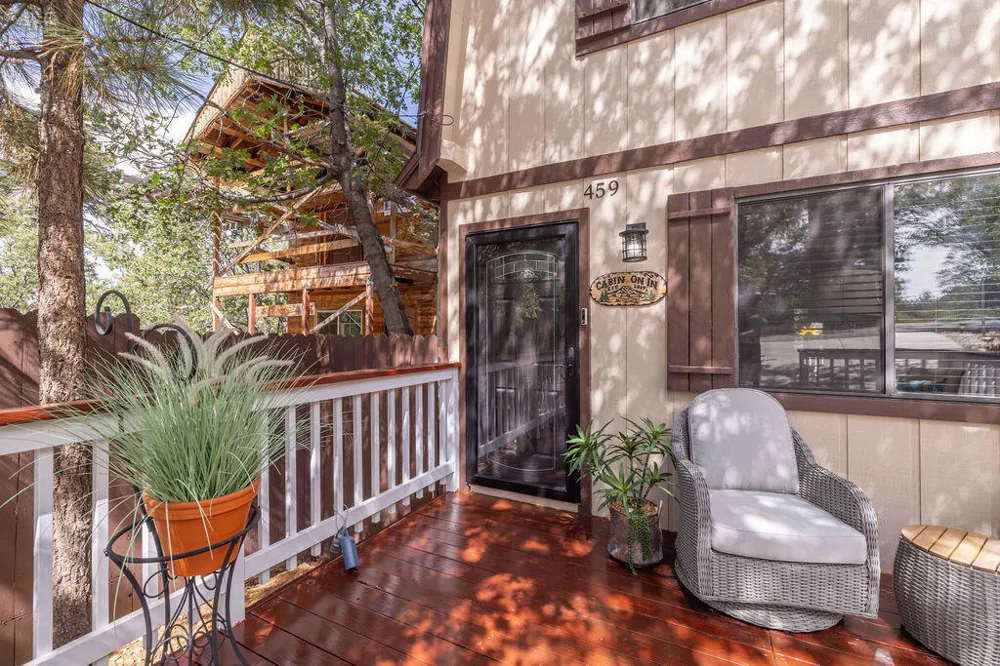 459 Inyo Avenue Sugarloaf, CA 92386