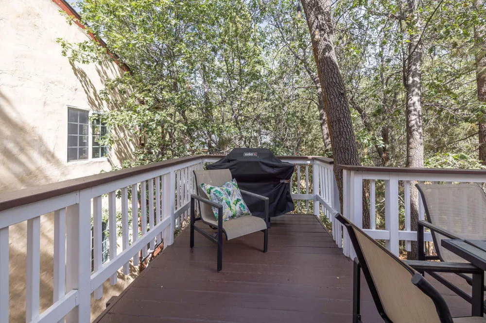 459 Inyo Avenue Sugarloaf, CA 92386