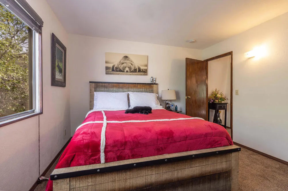 459 Inyo Avenue Sugarloaf, CA 92386
