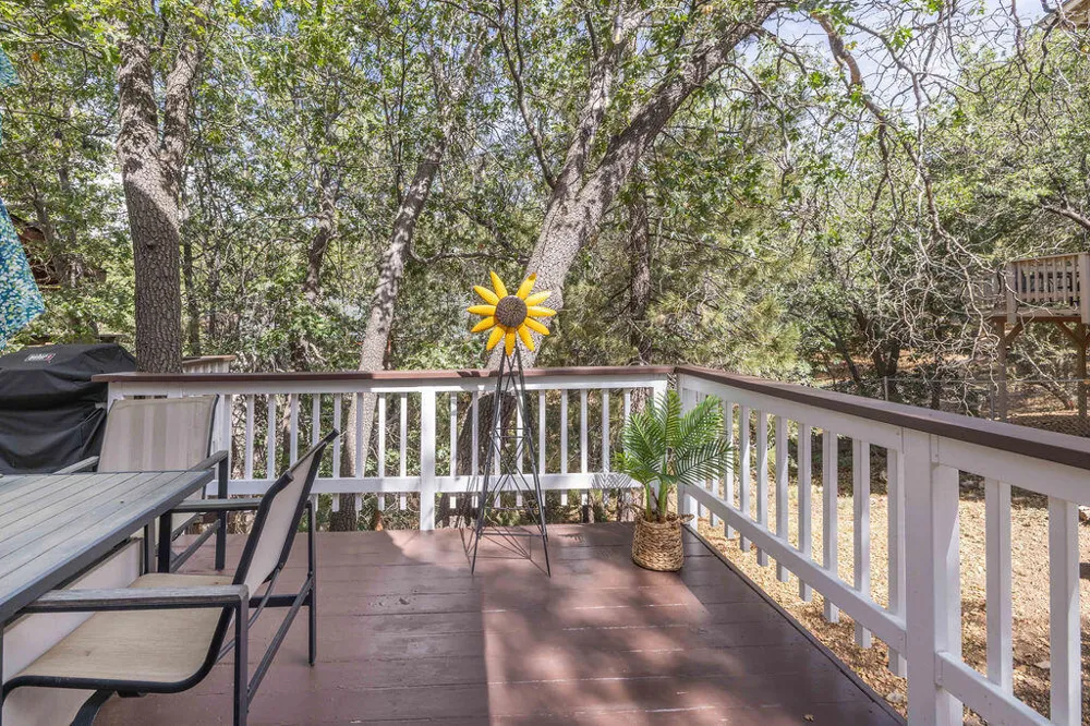 459 Inyo Avenue Sugarloaf, CA 92386
