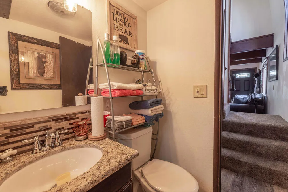 459 Inyo Avenue Sugarloaf, CA 92386