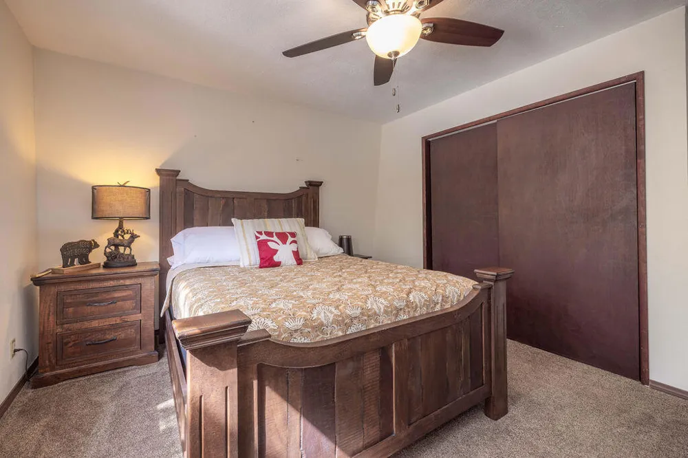 459 Inyo Avenue Sugarloaf, CA 92386