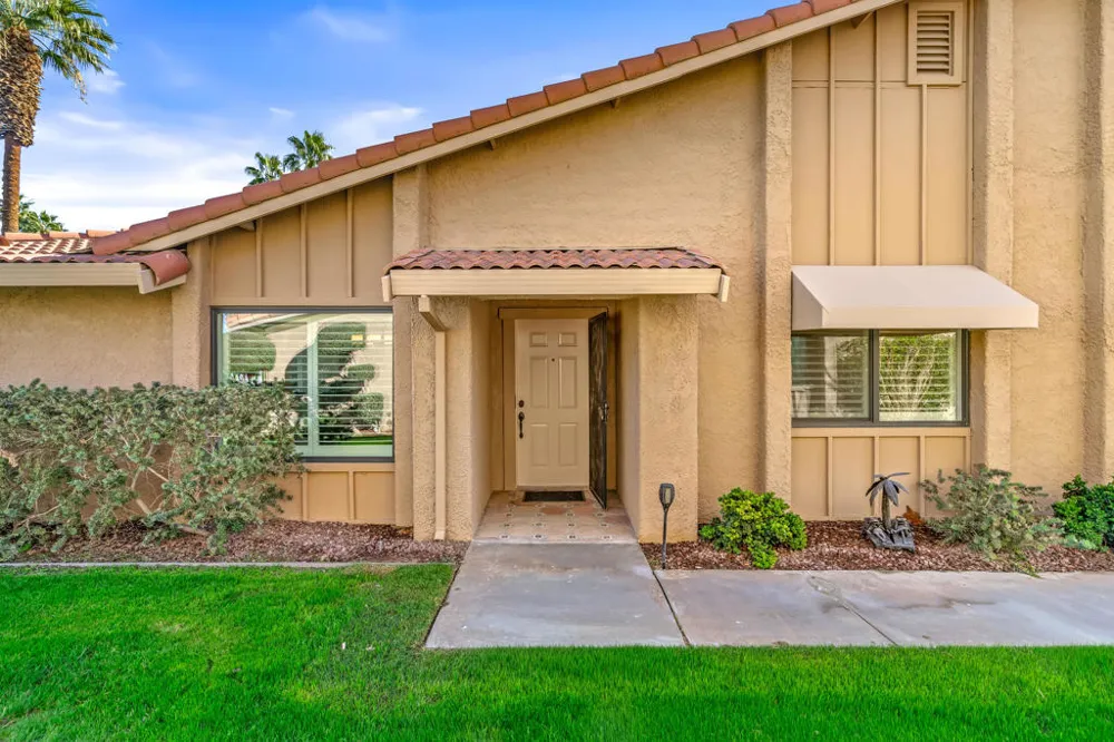 82 Conejo Circle Palm Desert, CA 92260