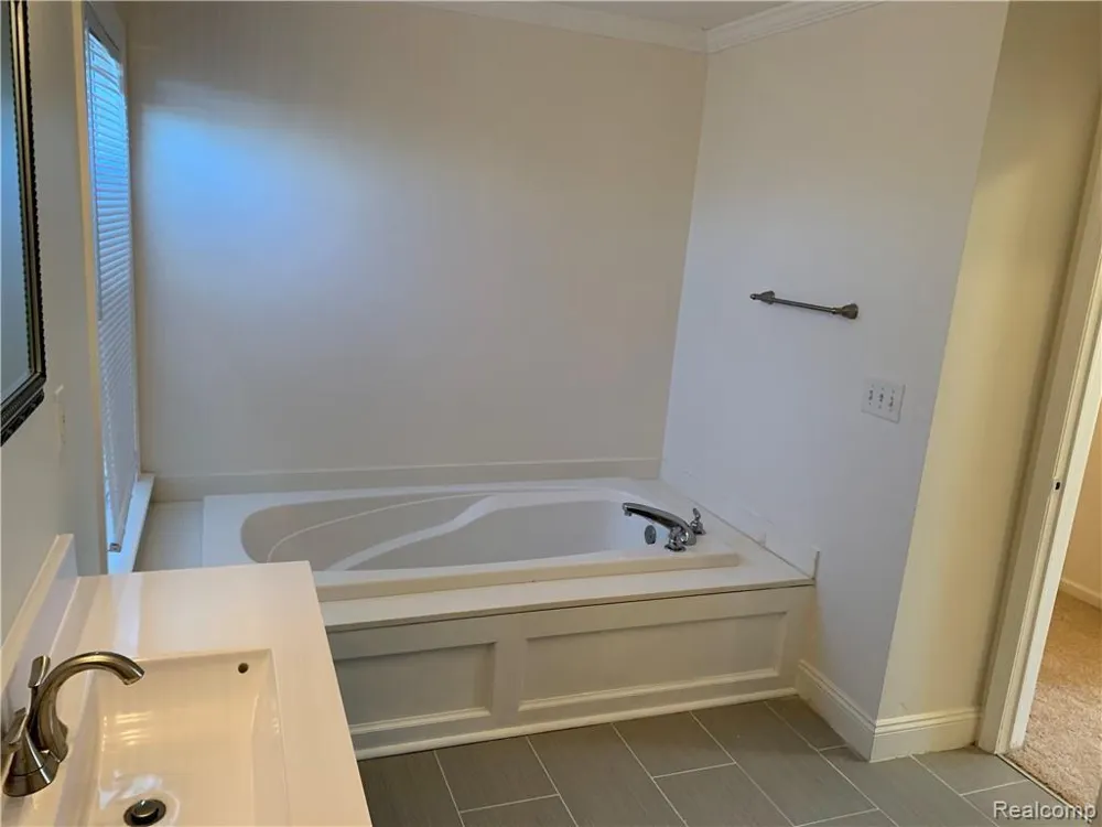 4783 Hickory Pointe Pittsfield Charter Township, MI 48197