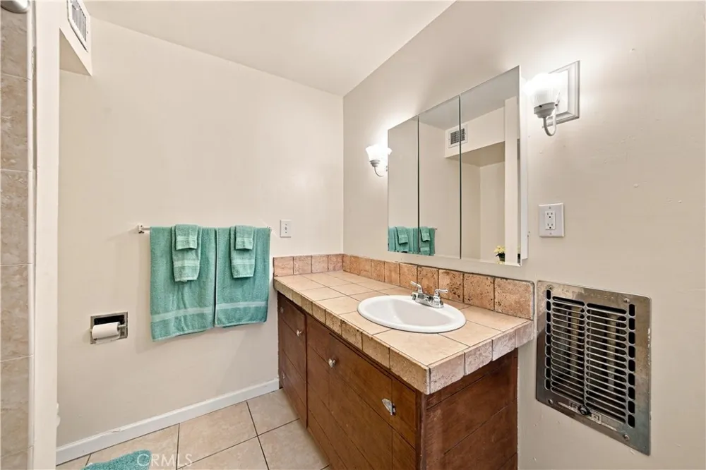 1921 Flora Needles, CA 92363