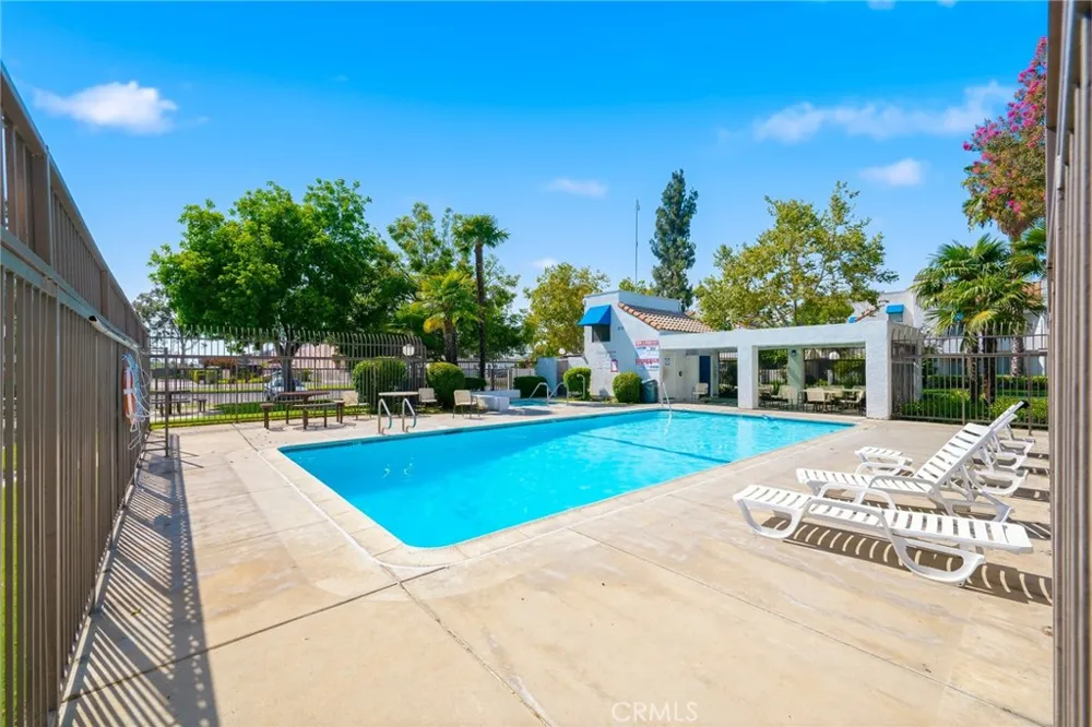 524 Park Shadow Court Baldwin Park, CA 91706