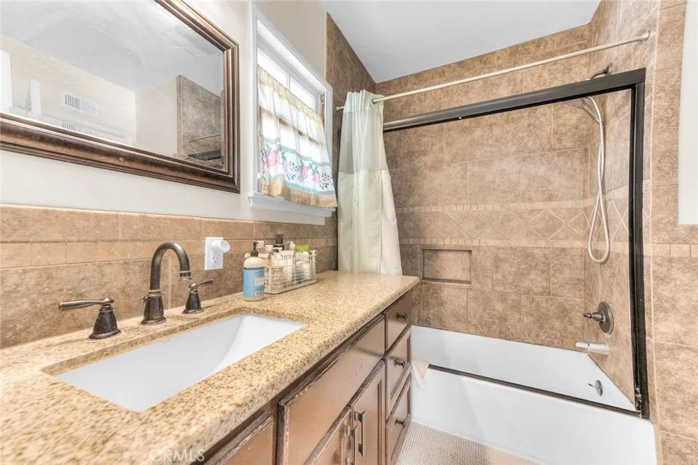 564 Armel Covina, CA 91722