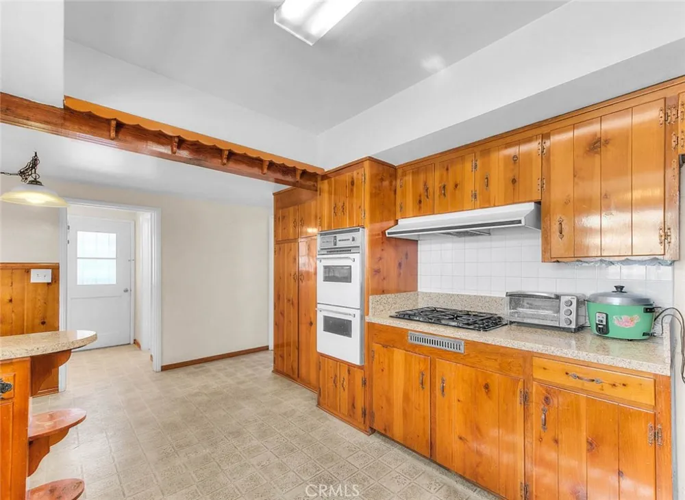 564 Armel Covina, CA 91722