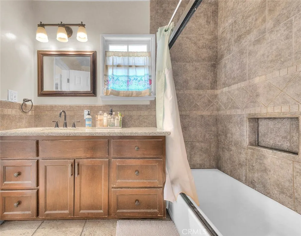 564 Armel Covina, CA 91722