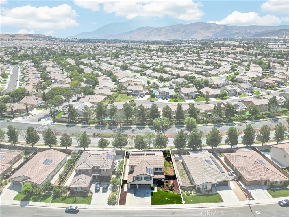 1216 Burgundy Rose Beaumont, CA 92223