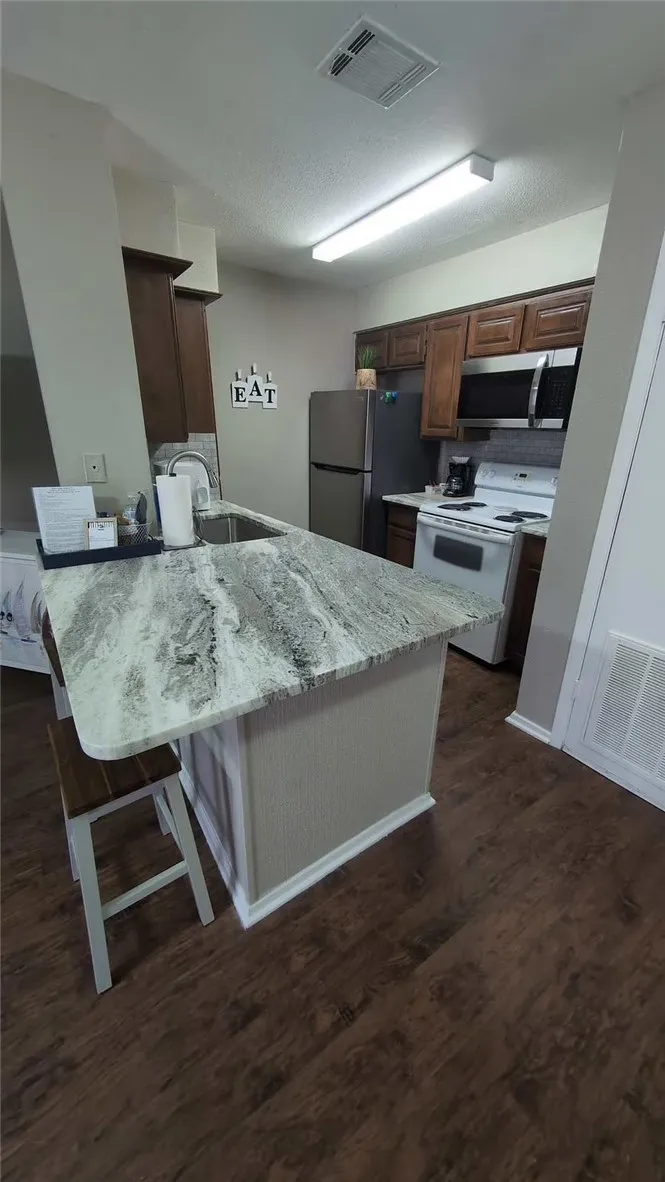 1305 w villa maria rd #F-104 Bryan, TX 77801